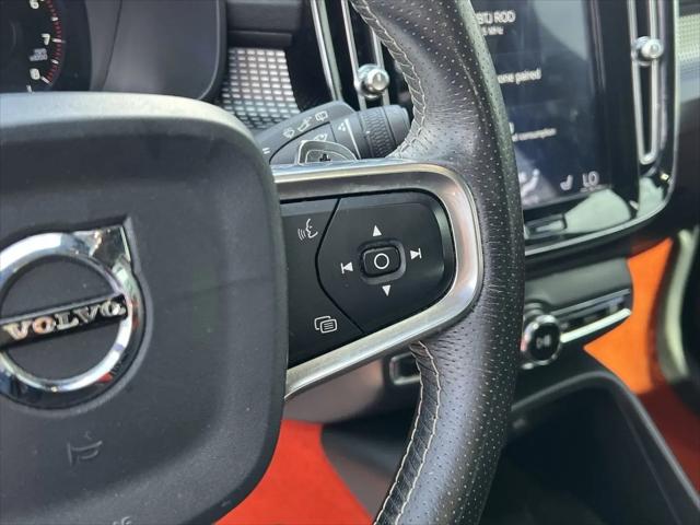 2020 Volvo XC40 T4 R-Design