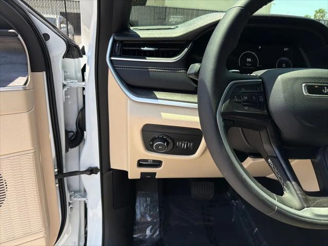 2023 Jeep Grand Cherokee L Limited 4x2