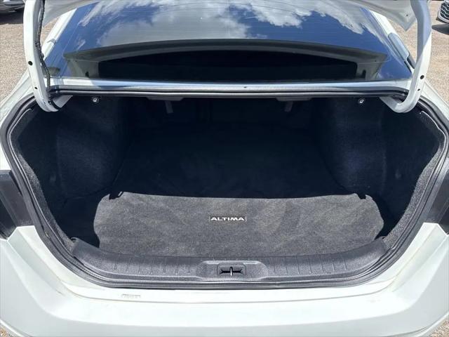 2022 Nissan Altima SR FWD