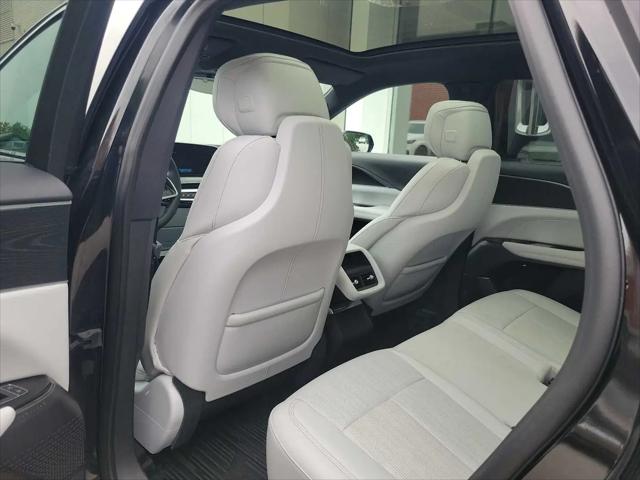 2024 Cadillac iQ Luxury w/1SC
