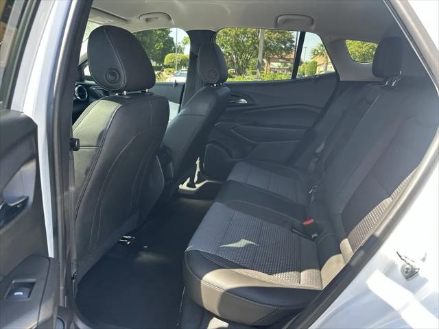 2025 Chevrolet Trax FWD LT