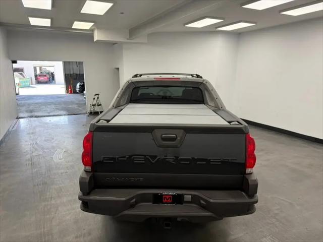 2003 Chevrolet Avalanche Base