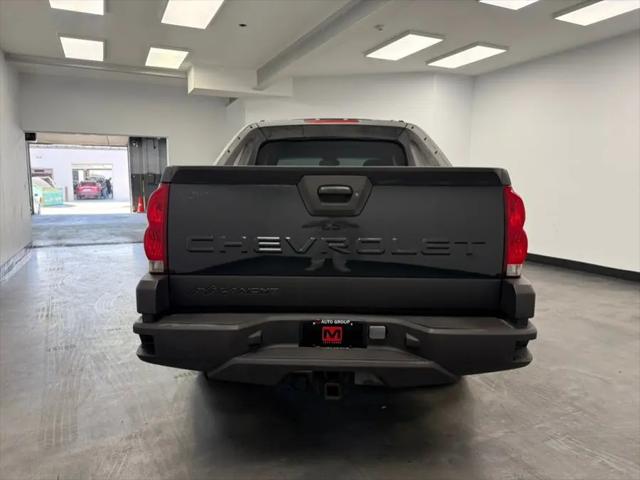 2003 Chevrolet Avalanche Base