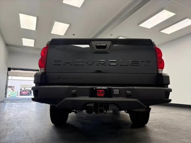 2003 Chevrolet Avalanche Base