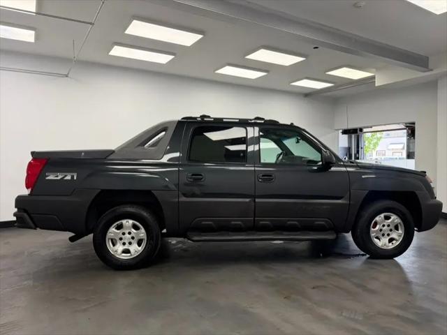 2003 Chevrolet Avalanche Base