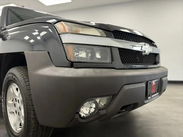 2003 Chevrolet Avalanche Base