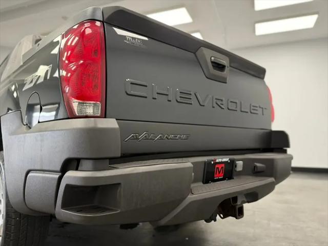 2003 Chevrolet Avalanche Base
