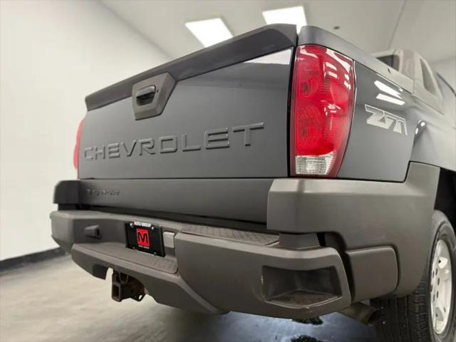 2003 Chevrolet Avalanche Base