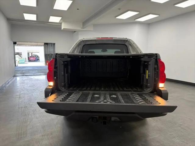 2003 Chevrolet Avalanche Base