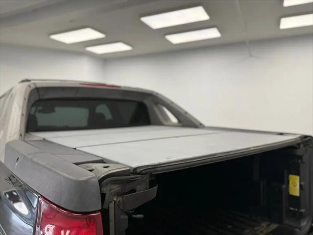 2003 Chevrolet Avalanche Base
