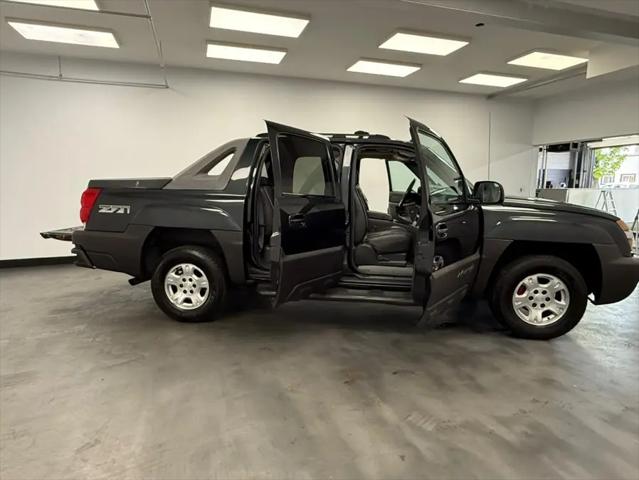2003 Chevrolet Avalanche Base