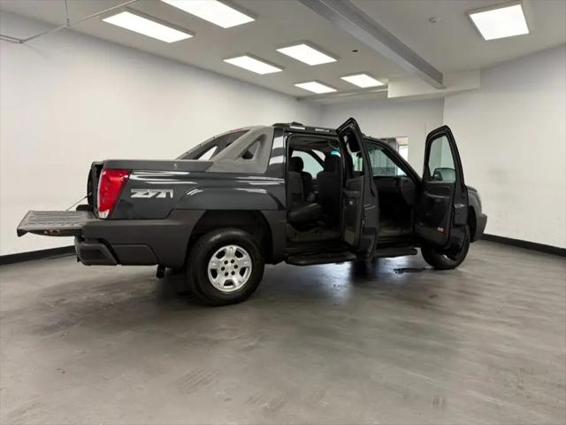 2003 Chevrolet Avalanche Base
