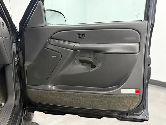 2003 Chevrolet Avalanche Base