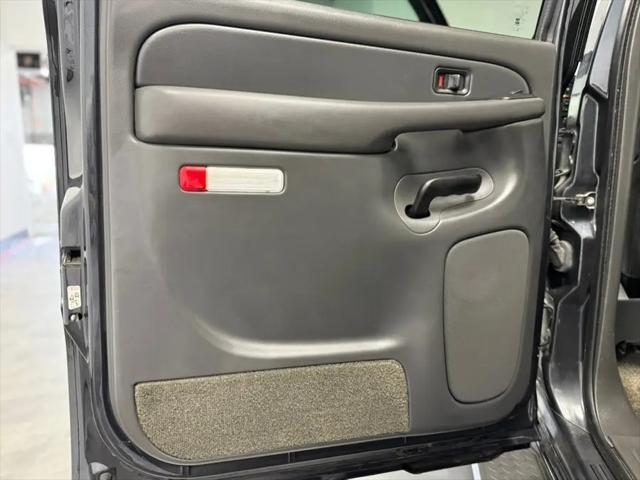 2003 Chevrolet Avalanche Base
