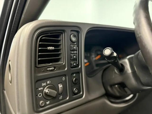 2003 Chevrolet Avalanche Base