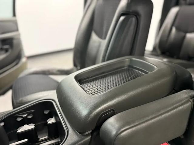 2003 Chevrolet Avalanche Base
