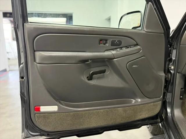 2003 Chevrolet Avalanche Base