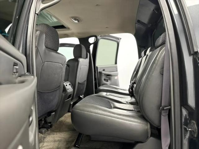 2003 Chevrolet Avalanche Base