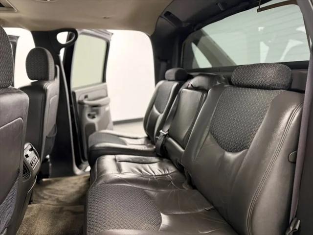 2003 Chevrolet Avalanche Base