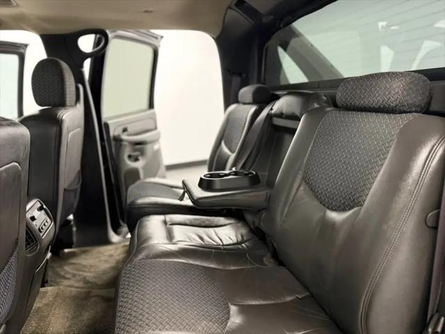 2003 Chevrolet Avalanche Base