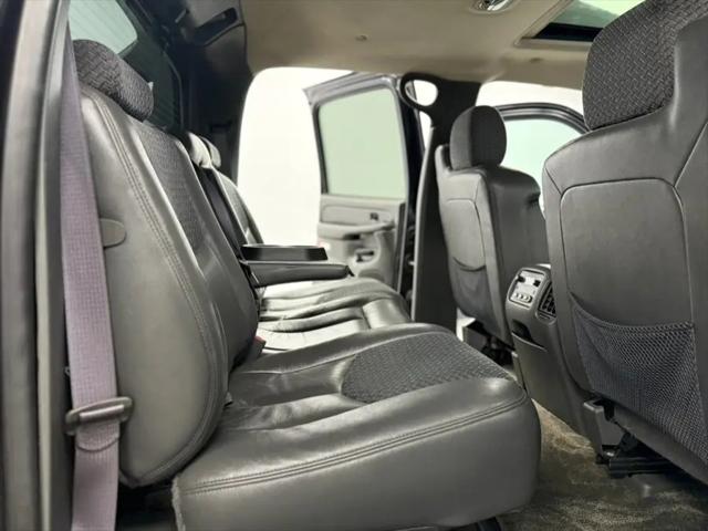 2003 Chevrolet Avalanche Base