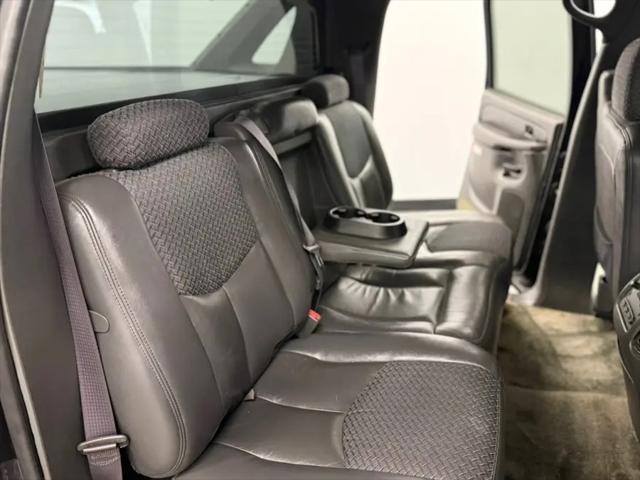 2003 Chevrolet Avalanche Base
