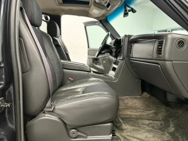 2003 Chevrolet Avalanche Base