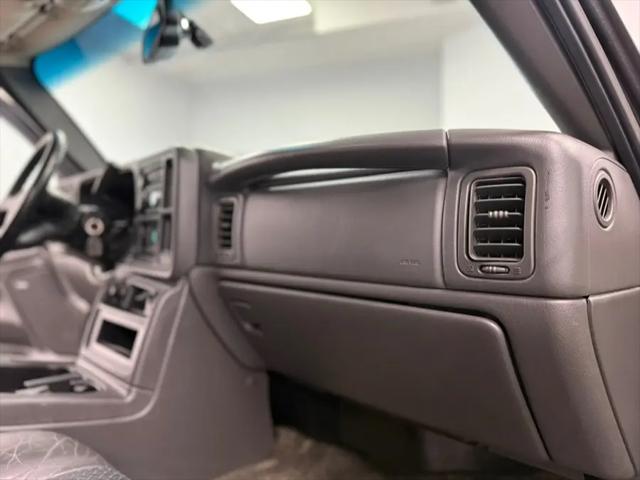 2003 Chevrolet Avalanche Base