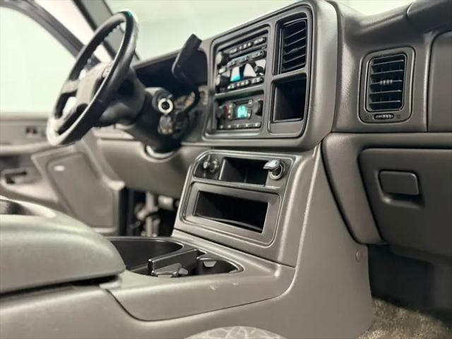 2003 Chevrolet Avalanche Base