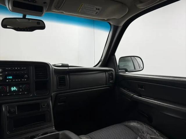 2003 Chevrolet Avalanche Base
