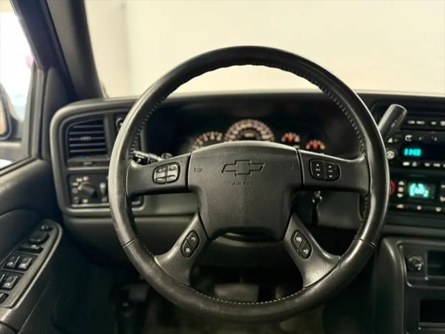 2003 Chevrolet Avalanche Base