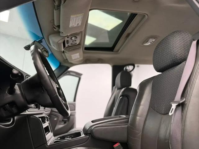 2003 Chevrolet Avalanche Base