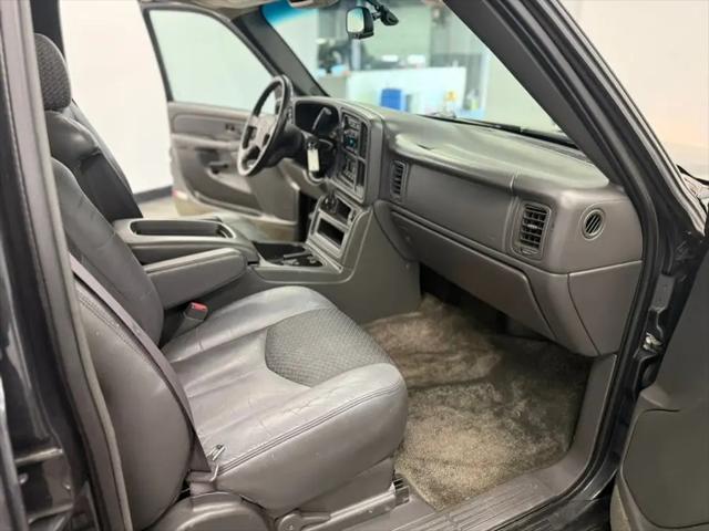 2003 Chevrolet Avalanche Base
