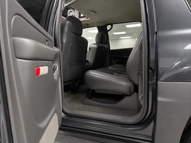 2003 Chevrolet Avalanche Base