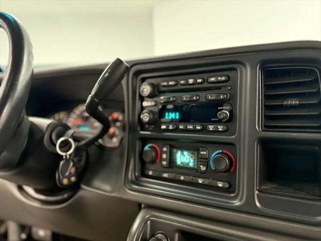 2003 Chevrolet Avalanche Base