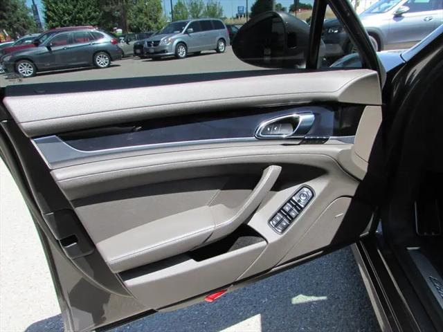 2016 Porsche Panamera 4