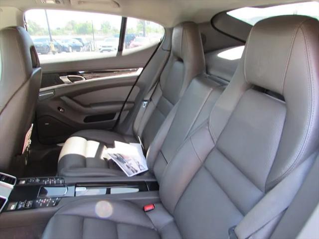 2016 Porsche Panamera 4