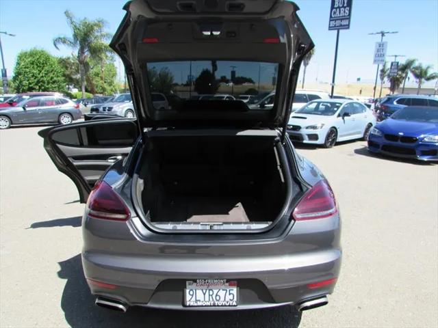 2016 Porsche Panamera 4