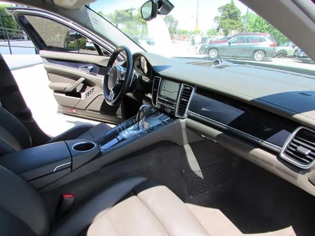 2016 Porsche Panamera 4