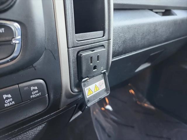 2017 Ram 1500 Big Horn Crew Cab 4x4 5'7" Box