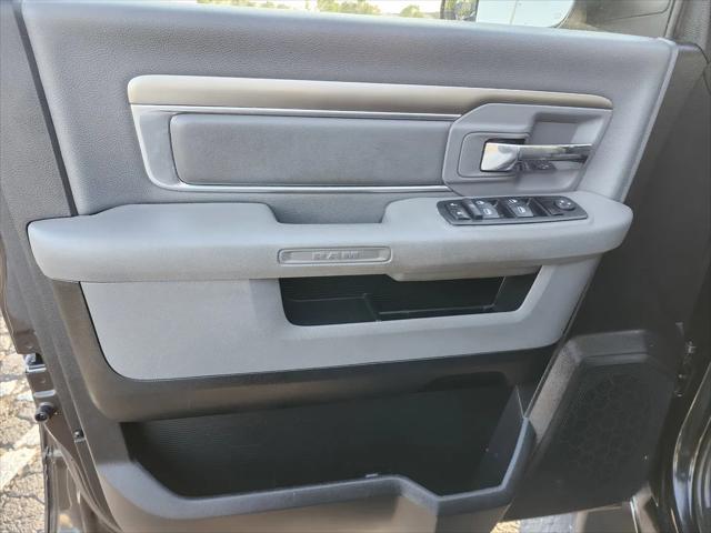 2017 Ram 1500 Big Horn Crew Cab 4x4 5'7" Box