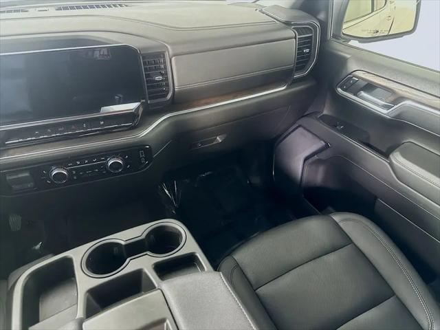 2025 GMC Sierra 1500 4WD Crew Cab Short Box SLT