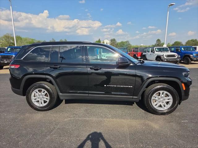 2025 Jeep Grand Cherokee Laredo 4x2