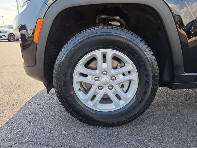 2025 Jeep Grand Cherokee Laredo 4x2