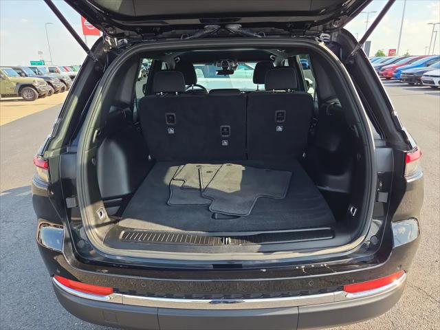 2025 Jeep Grand Cherokee Laredo 4x2