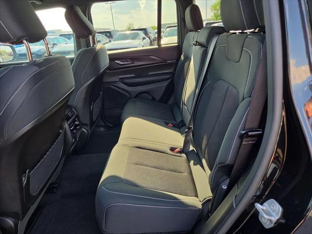2025 Jeep Grand Cherokee Laredo 4x2