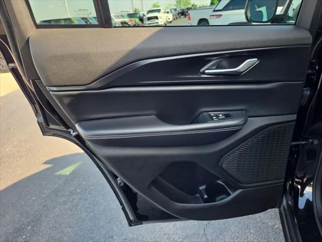 2025 Jeep Grand Cherokee Laredo 4x2