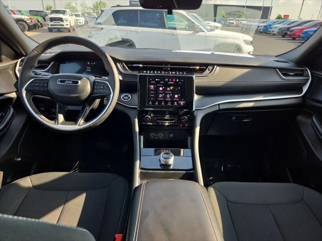 2025 Jeep Grand Cherokee Laredo 4x2