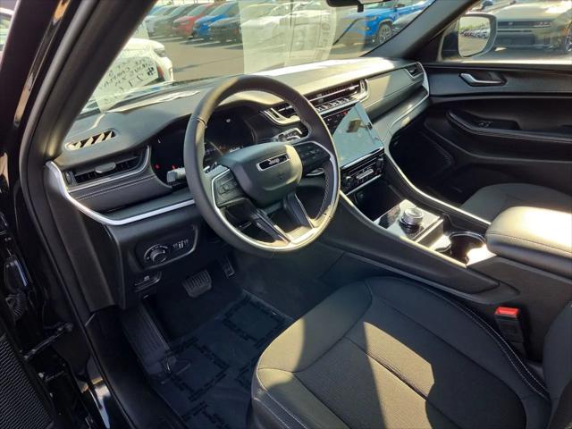 2025 Jeep Grand Cherokee Laredo 4x2