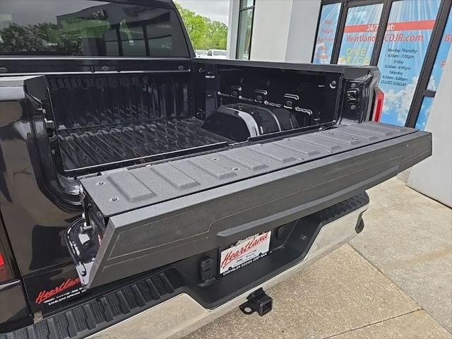 2025 GMC Sierra 1500 4WD Crew Cab Short Box SLT